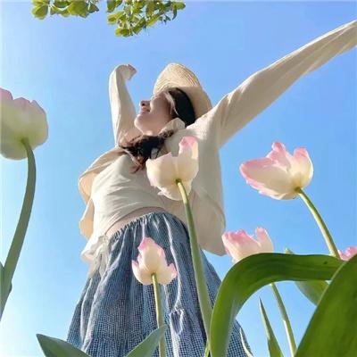 号舱房的女人海报